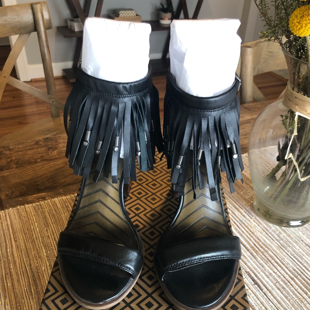 Mia Leather Fringe Sandal Size 8.5 - Black